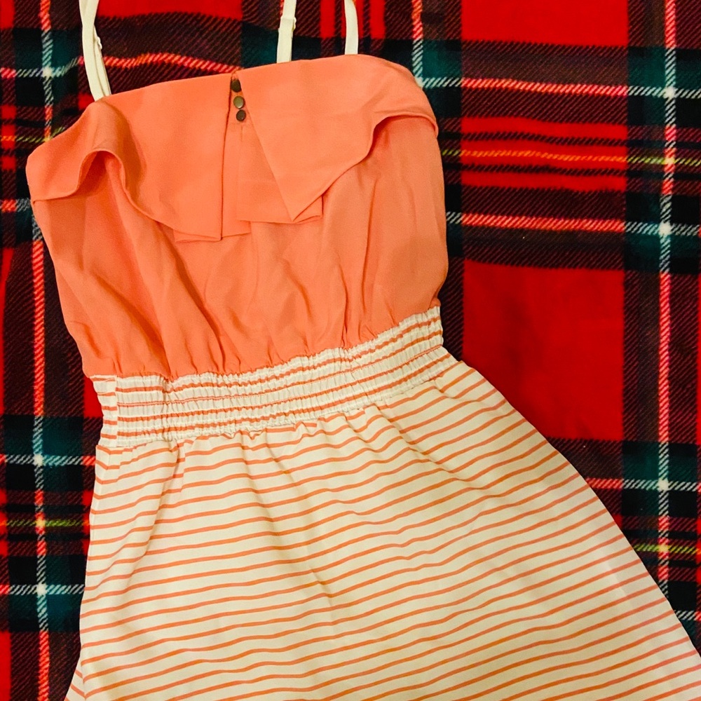Peach/white dress